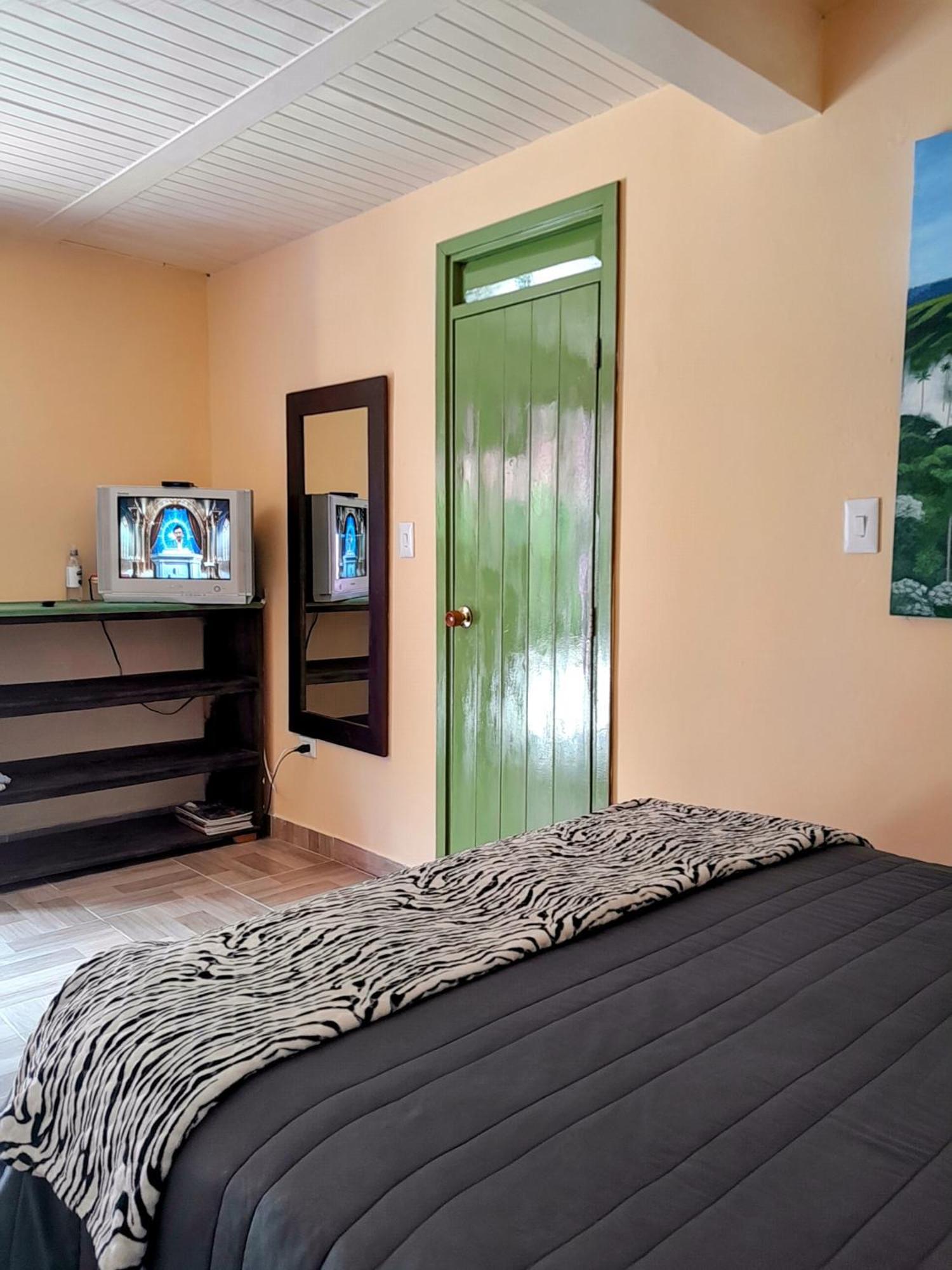 Hostal Familiar Jerico Саленто Екстер'єр фото